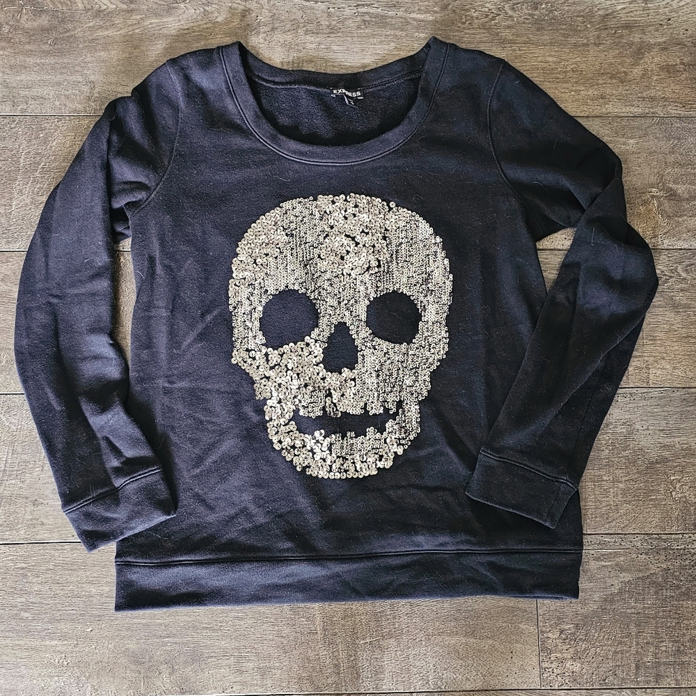 Skull Sweat Shirt. Skull is Sequence. Soft inside.